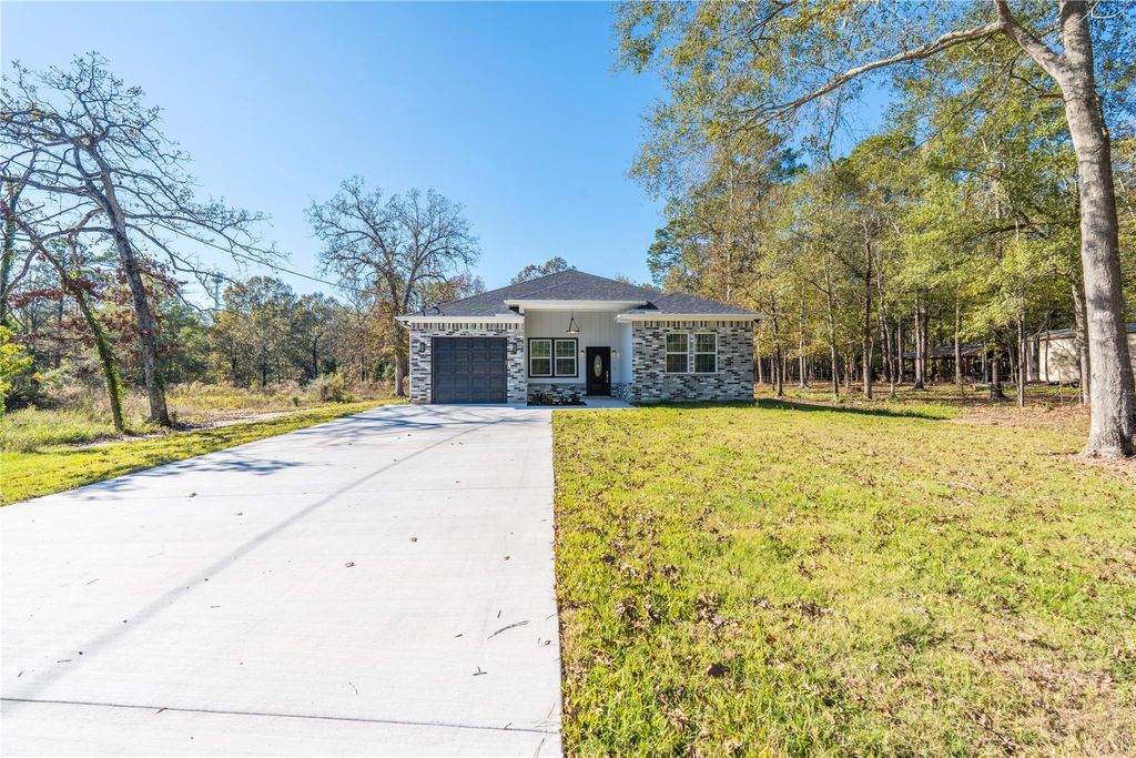 Photo of 164 County Road 3370, Cleveland, TX 77327 (MLS # 62316721)