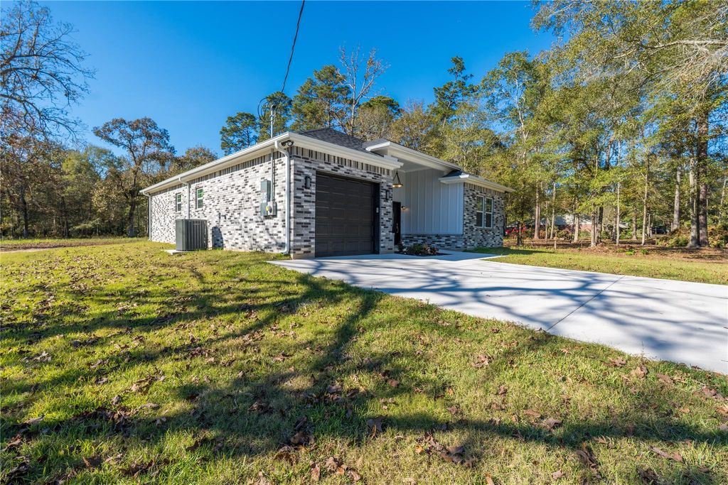 Photo of 164 County Road 3370, Cleveland, TX 77327 (MLS # 62316721)