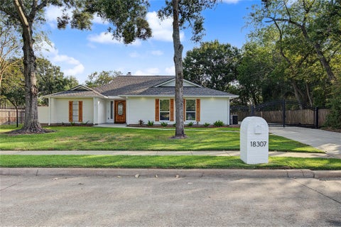 Photo of 18307 Kings Row, Webster, TX 77058 (MLS # 23077040)