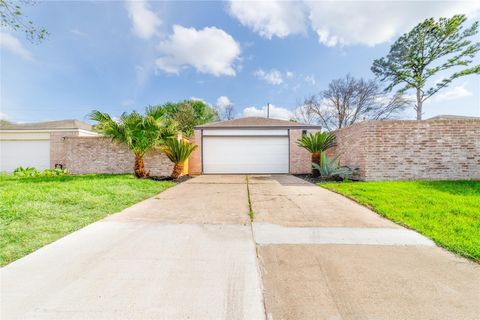 Photo of 16127 Ridgegreen Drive, Houston, TX 77082 (MLS # 93141146)