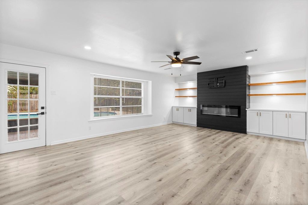 Photo of 5206 Lodge Creek Dr Drive, Houston, TX 77066 (MLS # 76890665)