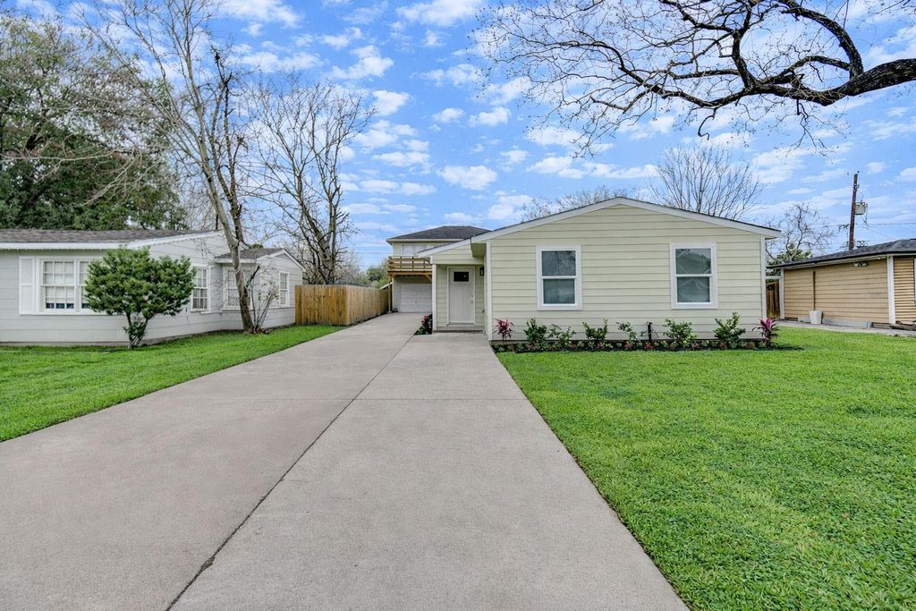 Photo of 6603 Narcissus Street, Houston, TX 77087 (MLS # 80996509)