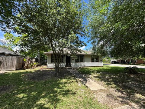 Photo of 12125 Palmbeach Street, Houston, TX 77034 (MLS # 29734563)