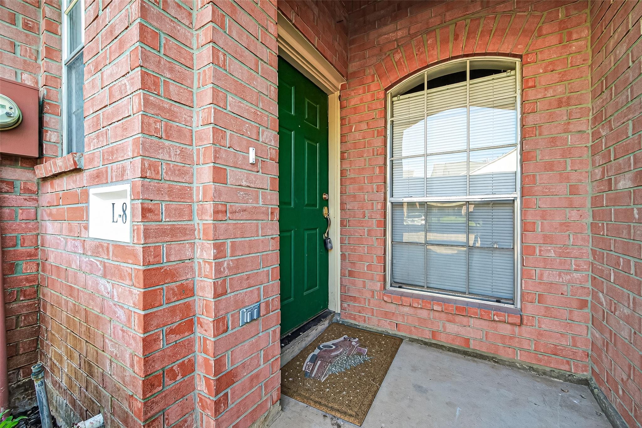 2710 Grants Lake Boulevard L8