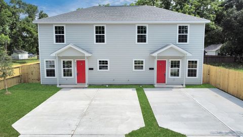 Photo of 8595 Parkway Drive #C, Houston, TX 77088 (MLS # 7495237)