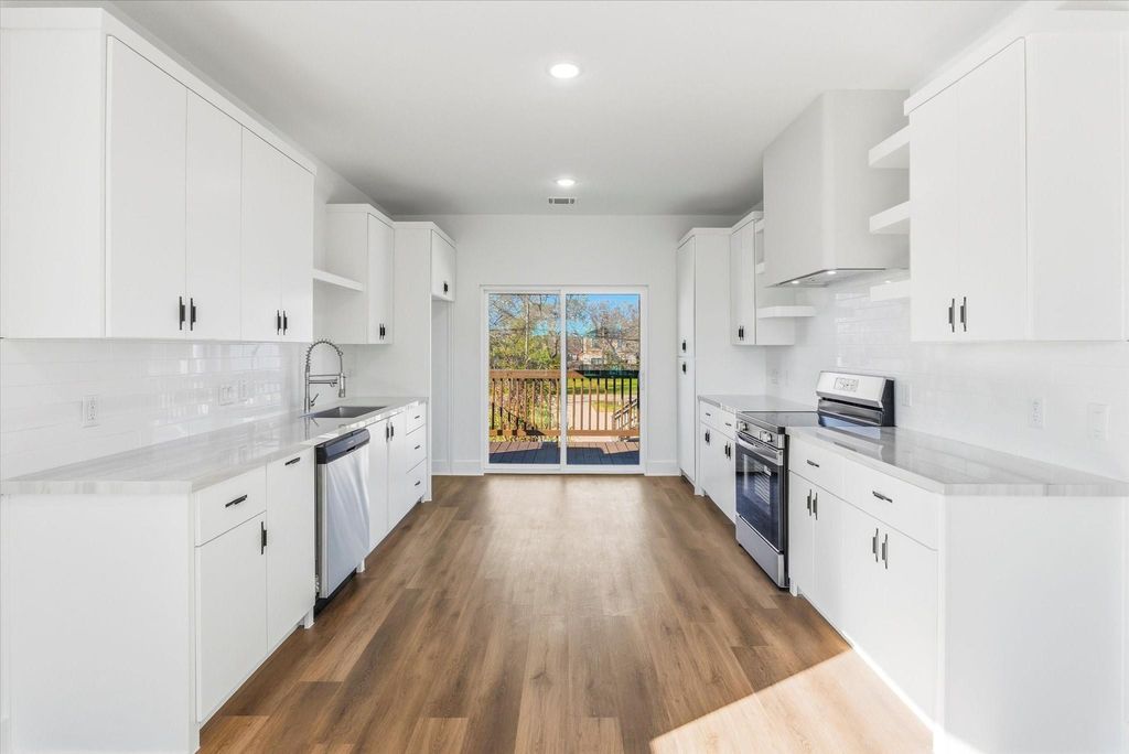 Photo of 214 S Y Street, La Porte, TX 77571 (MLS # 97190589)