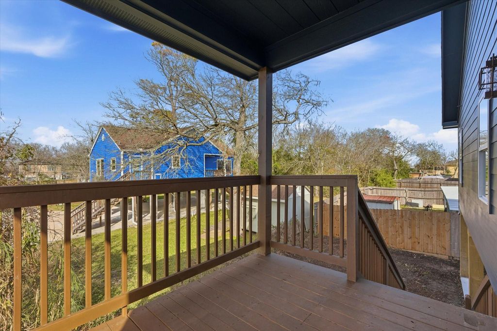 Photo of 214 S Y Street, La Porte, TX 77571 (MLS # 97190589)