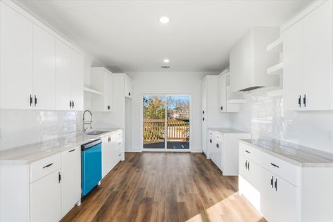 Photo of 214 S Y Street, La Porte, TX 77571 (MLS # 97190589)