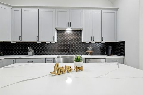 Tiny photo for 5209 Canal Street, Houston, TX 77011 (MLS # 86793847)