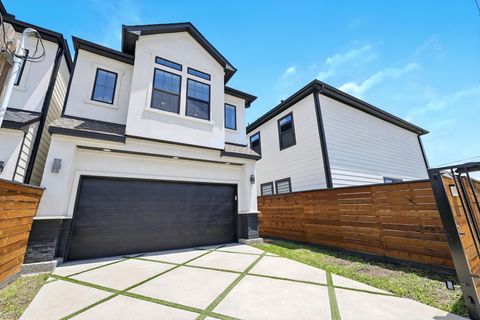 Tiny photo for 5209 Canal Street, Houston, TX 77011 (MLS # 86793847)