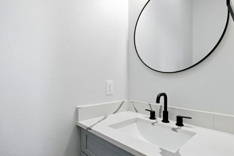 Tiny photo for 5209 Canal Street, Houston, TX 77011 (MLS # 86793847)