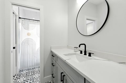 Tiny photo for 5209 Canal Street, Houston, TX 77011 (MLS # 86793847)