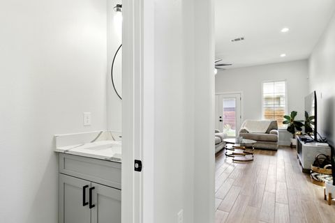 Tiny photo for 5209 Canal Street, Houston, TX 77011 (MLS # 86793847)