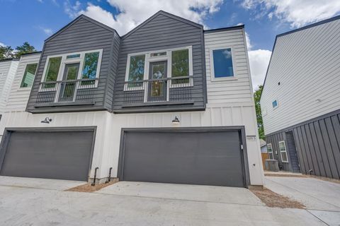 Photo of 5105 Mallow Street #D, Houston, TX 77033 (MLS # 12825530) Photo of 5105 Mallow Street #D, Houston, TX 77033 (MLS # 12825530)