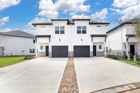 2001 Longmire Villas Court Conroe TX 77304
