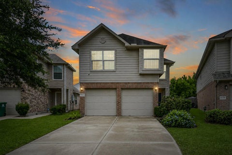 Photo of 9334 Valley Tree Lane, Houston, TX 77089 (MLS # 25832380)