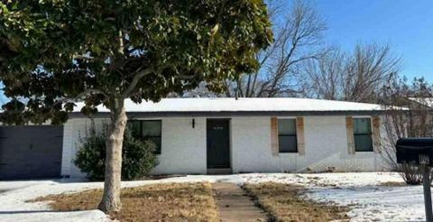 Homes For Sale - 1109 Nugent Street<br/> Bowie, TX 76230