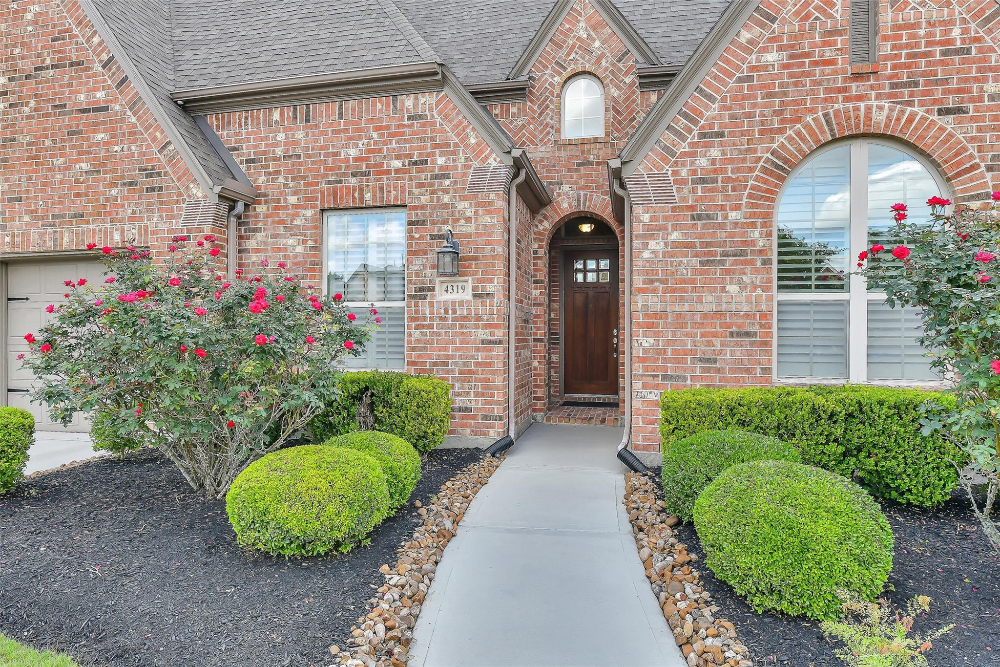 4319 Willow Crest Lane