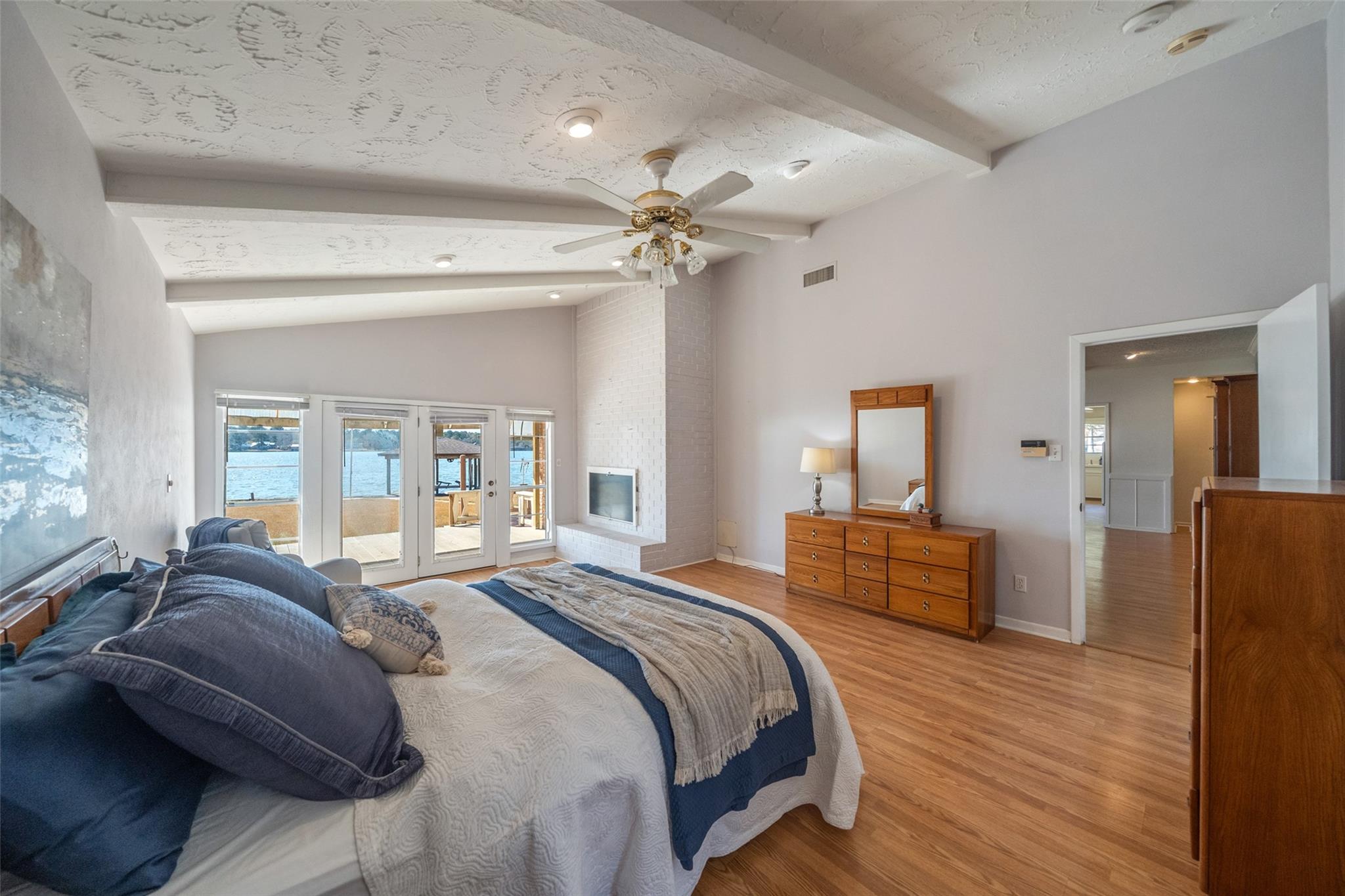 14232 Lakepoint Drive