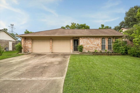 Photo of 2011 Victoria Court, League City, TX 77573 (MLS # 54900732)