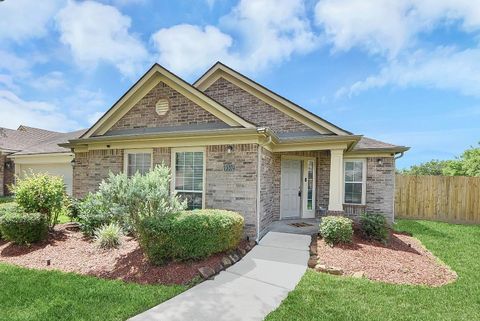 Photo of 9302 Water Edge Point Lane, Humble, TX 77396 (MLS # 8761265)