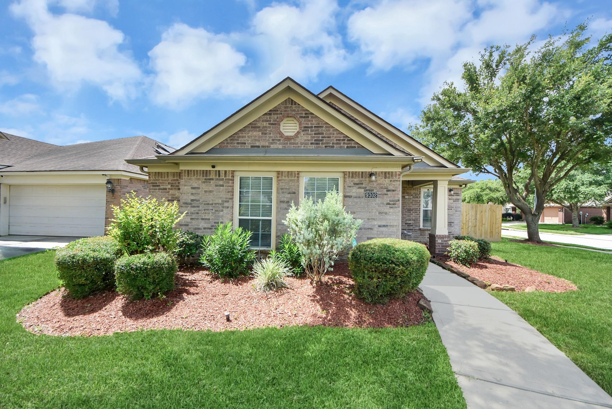 9302 Water Edge Point Lane