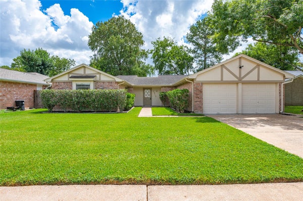 2915 EARLY TURN DR, WEBSTER, TX 77598 - Image 86dce3a8d617fae446547727e1c41fa7/2886589167