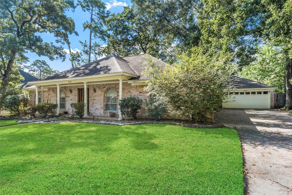 Photo of 2230 Tangle Lake Drive, Houston, TX 77339 (MLS # 10329892)