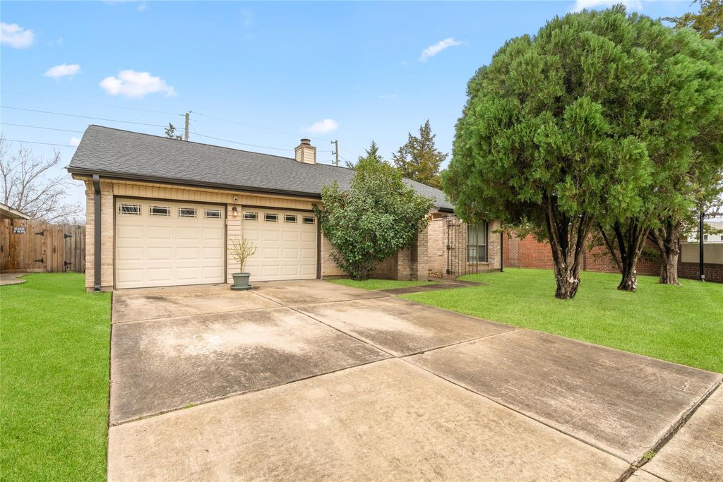 Photo of 2302 Shady Brook Drive, Houston, TX 77084 (MLS # 27361726)