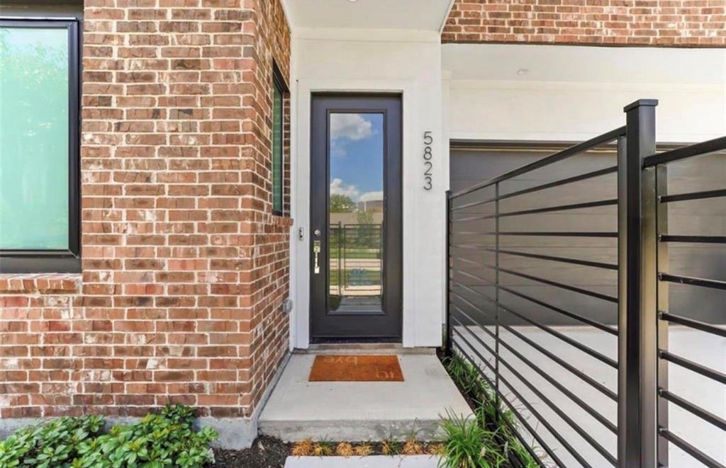 Photo of 5823 Dolores Street, Houston, TX 77057 (MLS # 89848801)