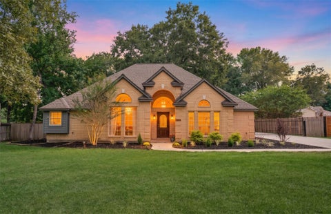 Photo of 1107 Chateau Woods Parkway Drive, Conroe, TX 77385 (MLS # 19060691)