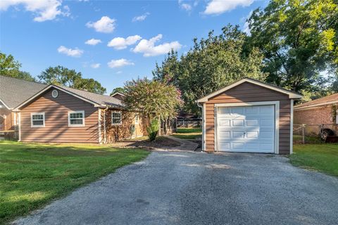 332 Springwood Drive Conroe TX 77385