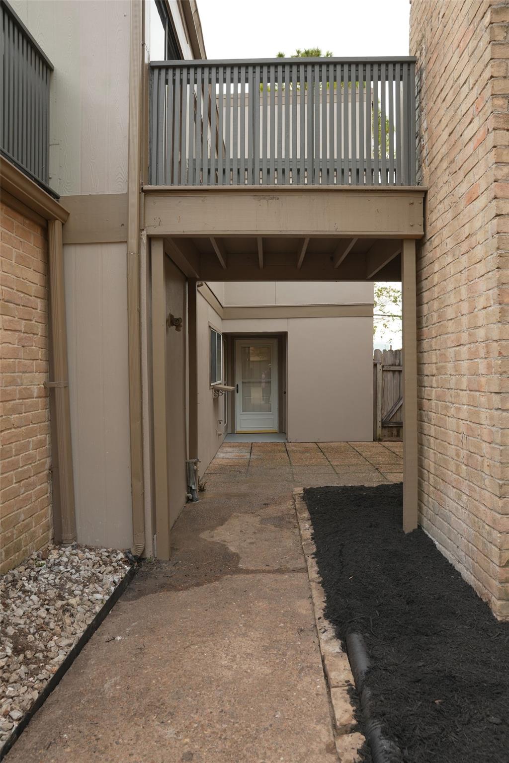Photo of 880 Tully Road #26, Houston, TX 77079 (MLS # 67776381)