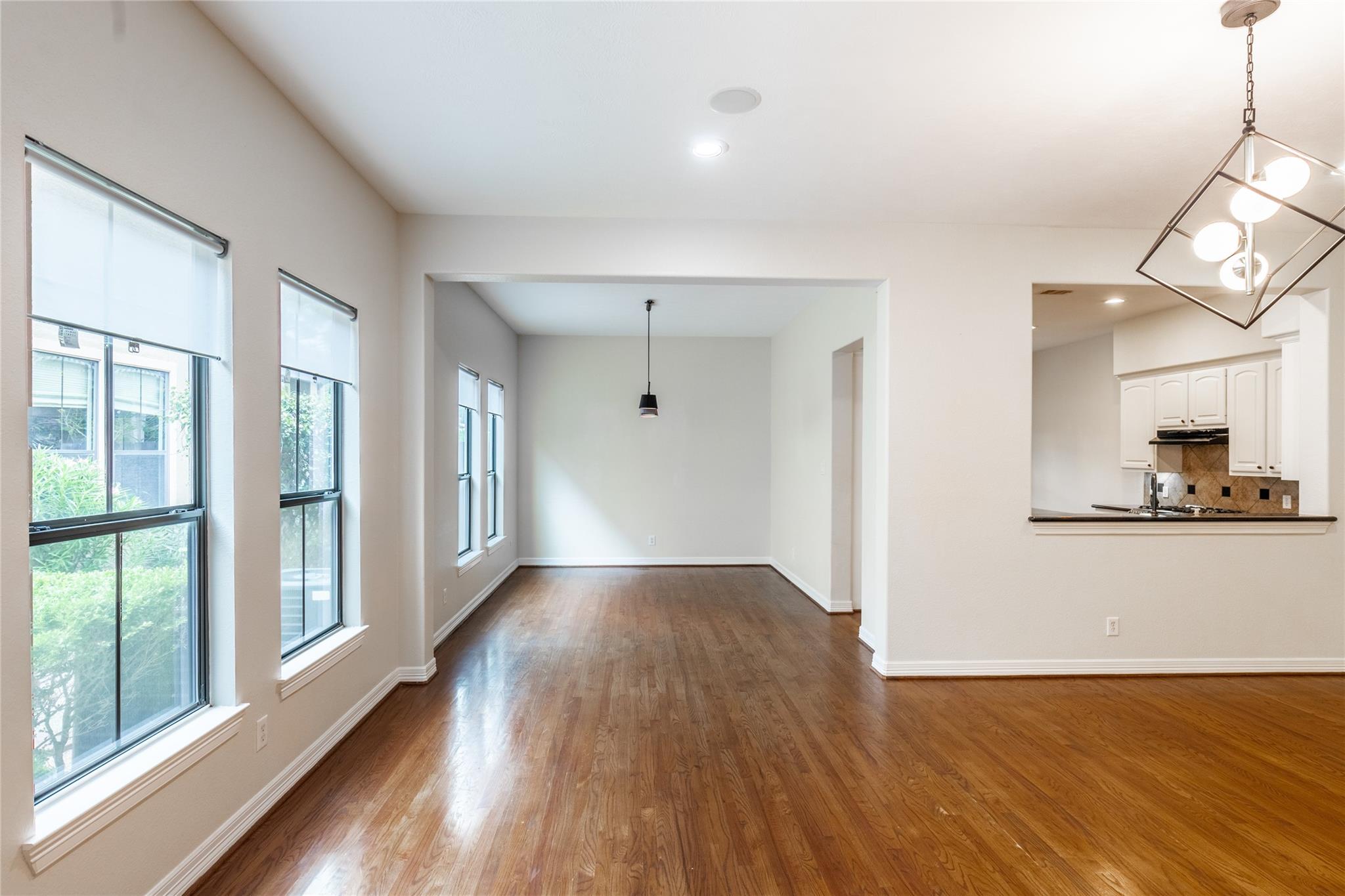 2923 Royal Oaks Crest