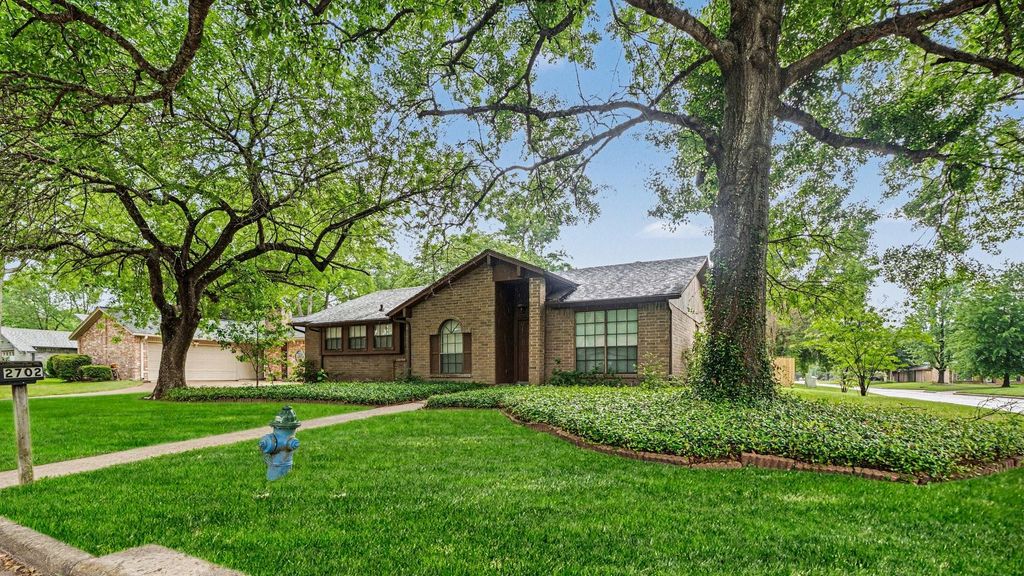 Photo of 2702 Meandering Trail, Houston, TX 77339 (MLS # 33962293)