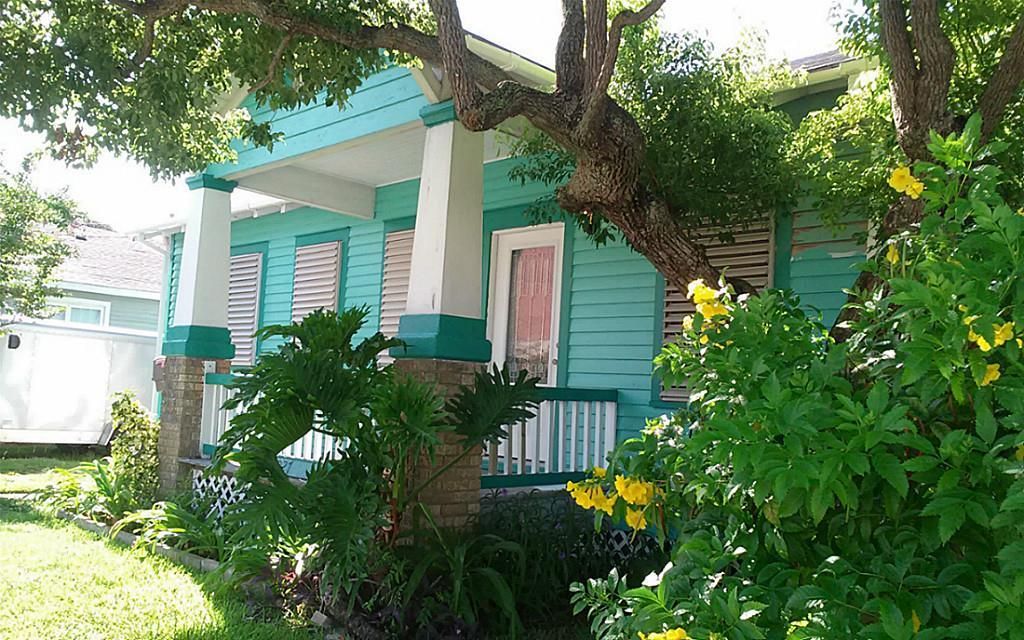 Photo of 4027 Avenue R, Galveston, TX 77550 (MLS # 84578717)