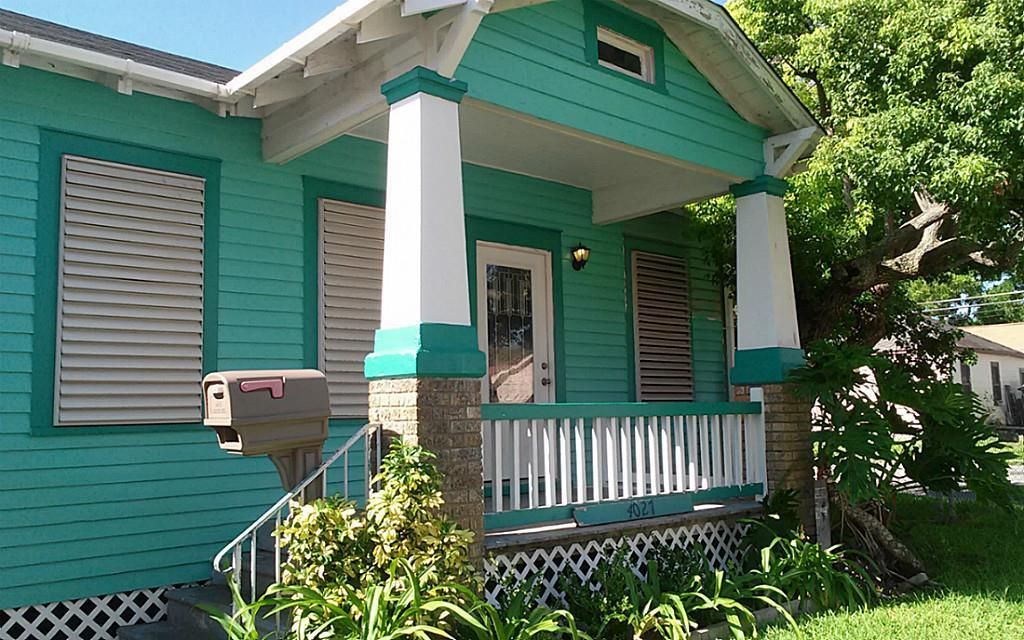 Photo of 4027 Avenue R, Galveston, TX 77550 (MLS # 84578717)