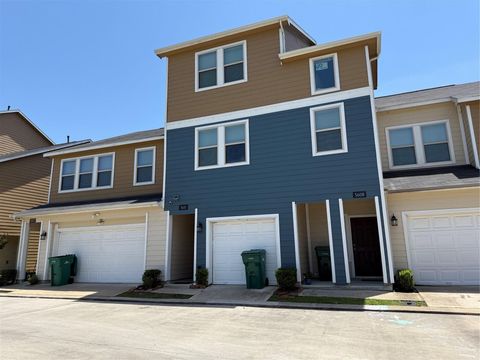 Townhouse For Sale - 3610 Vista Pointe Drive<br/> Pasadena, TX 77504