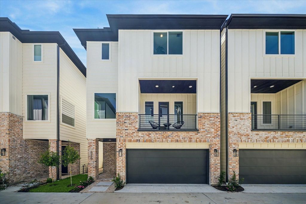 Photo of 526 Janisch Road Rd, Houston, TX 77018 (MLS # 67559410)