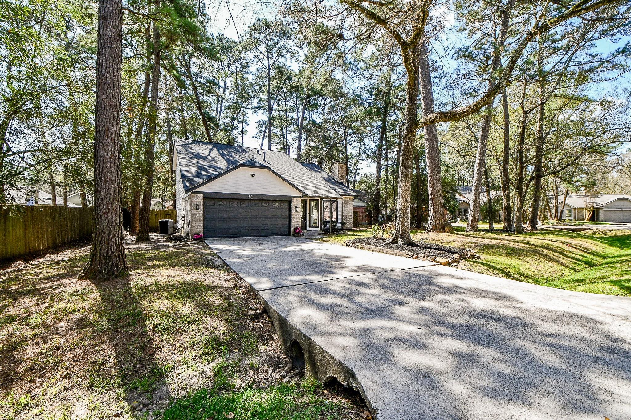 21 Edgewood Forest Ct