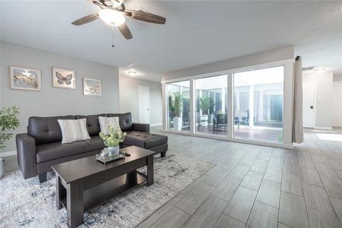 Photo of 9907 Towne Tower Ln Ln, Sugar Land, TX 77498 (MLS # 77061142)