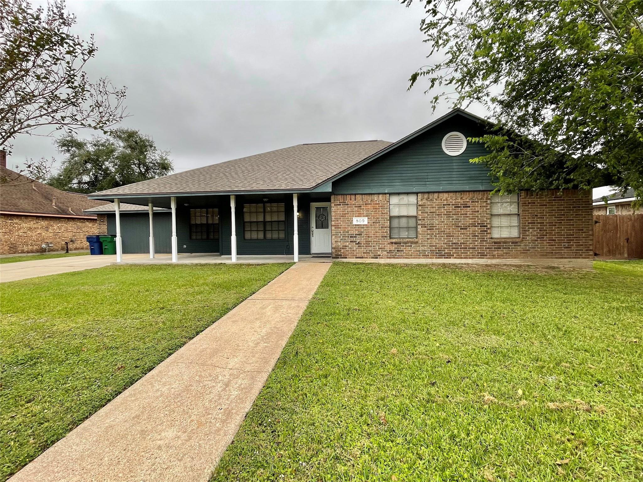 809 Manor Drive