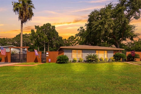 Photo of 1704 Nina Lee Lane, Houston, TX 77018 (MLS # 42064332)