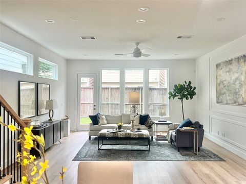 5337 Larkin Street Houston TX 77007