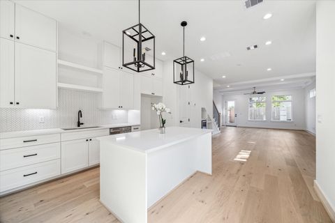 Photo of 5337 Larkin Street, Houston, TX 77007 (MLS # 92854513)