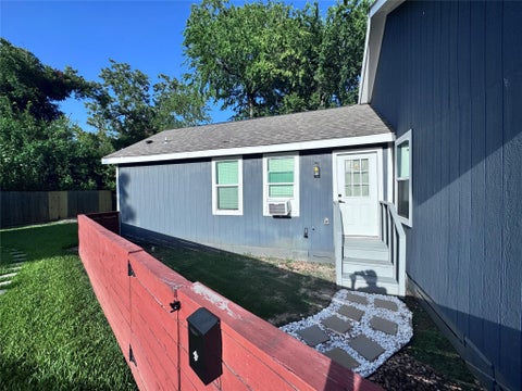 Photo of 119 Neyland Street #A, Houston, TX 77022 (MLS # 65217114)