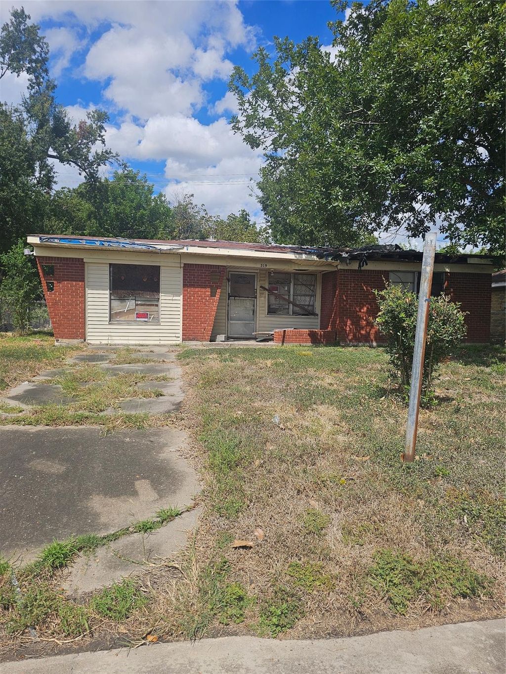 Photo of 319 E Delz Drive, Houston, TX 77022 (MLS # 41700717)