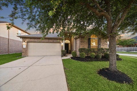 Homes For Sale - 8819 Alicia Drive<br/> Tomball, TX 77375