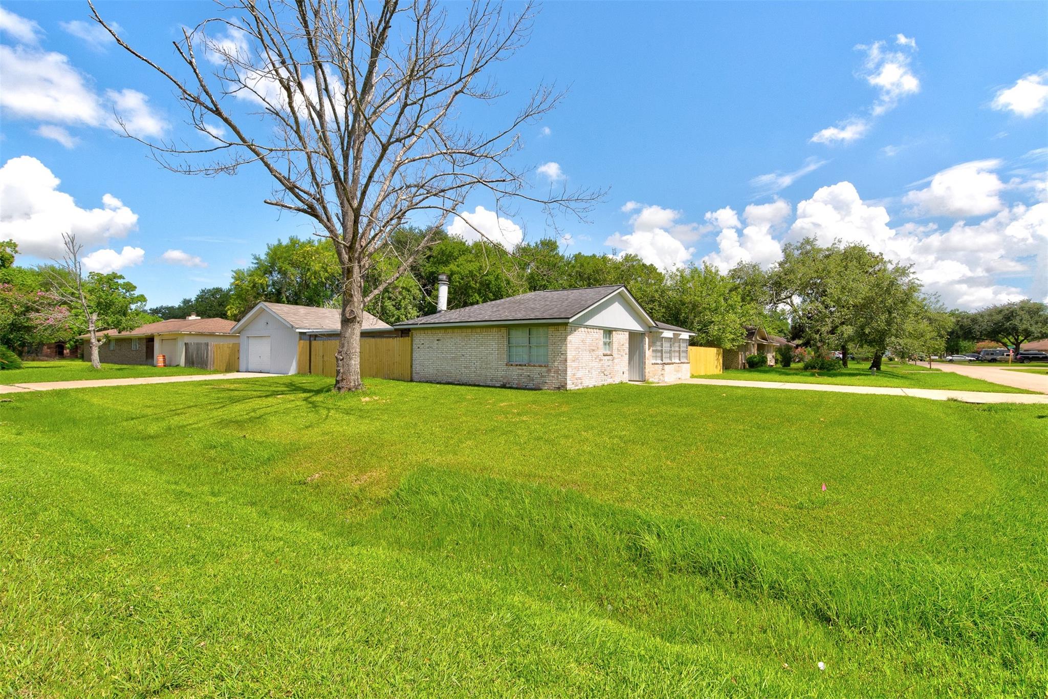 8511 Honeysuckle Street