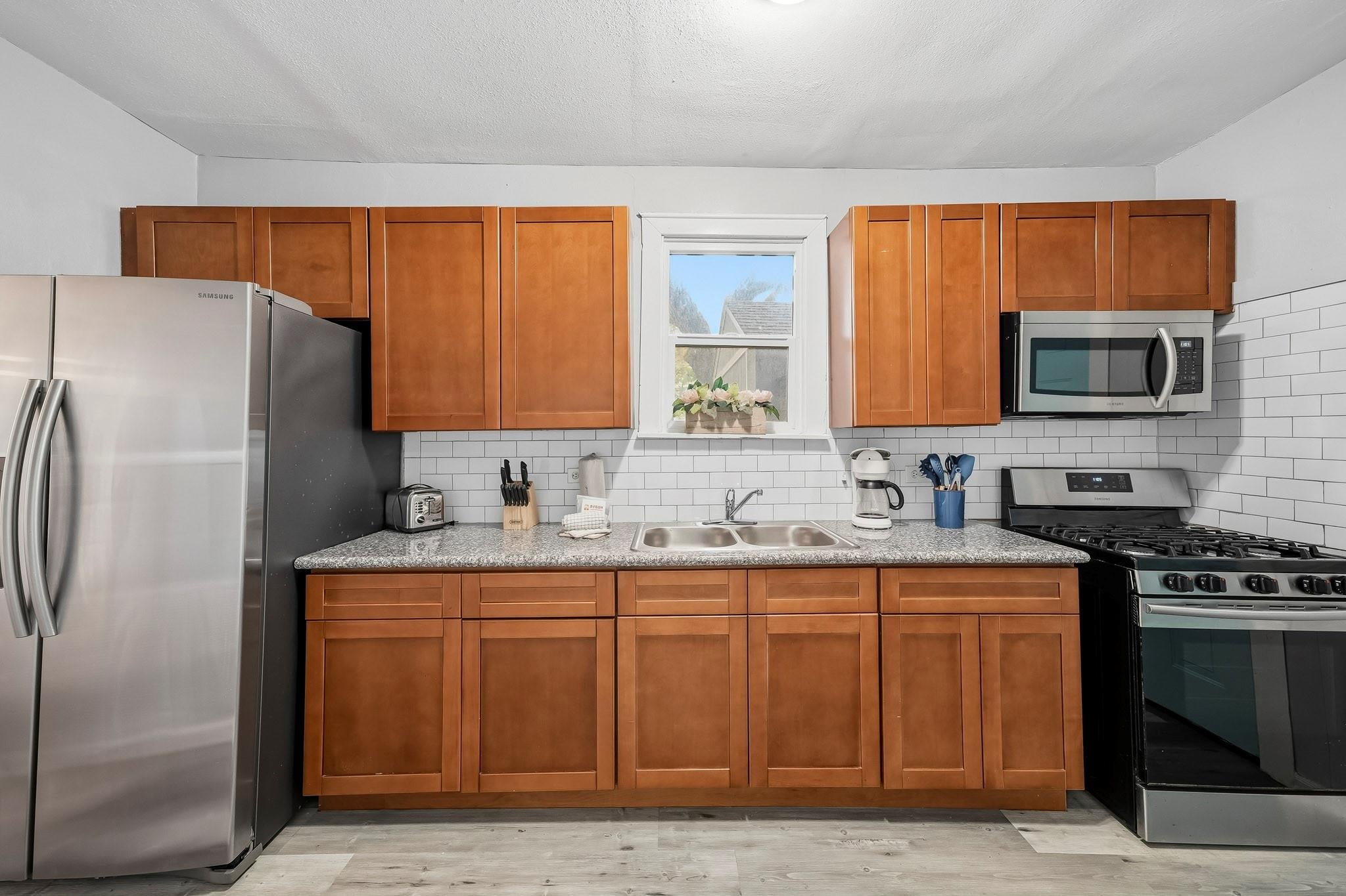 2511 Bernardo De Galvez Avenue